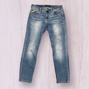 Judy Blue Distressed Light Wash Blue Jeans